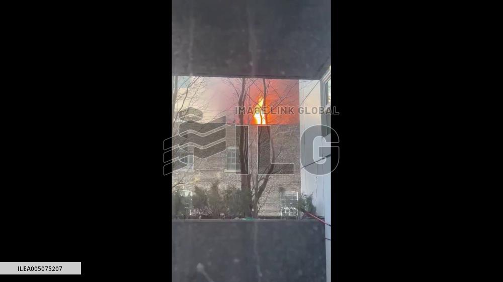 Canada: Rooftop Fire Breaks Out in Downtown Toronto After Possible Propane Explosion 4