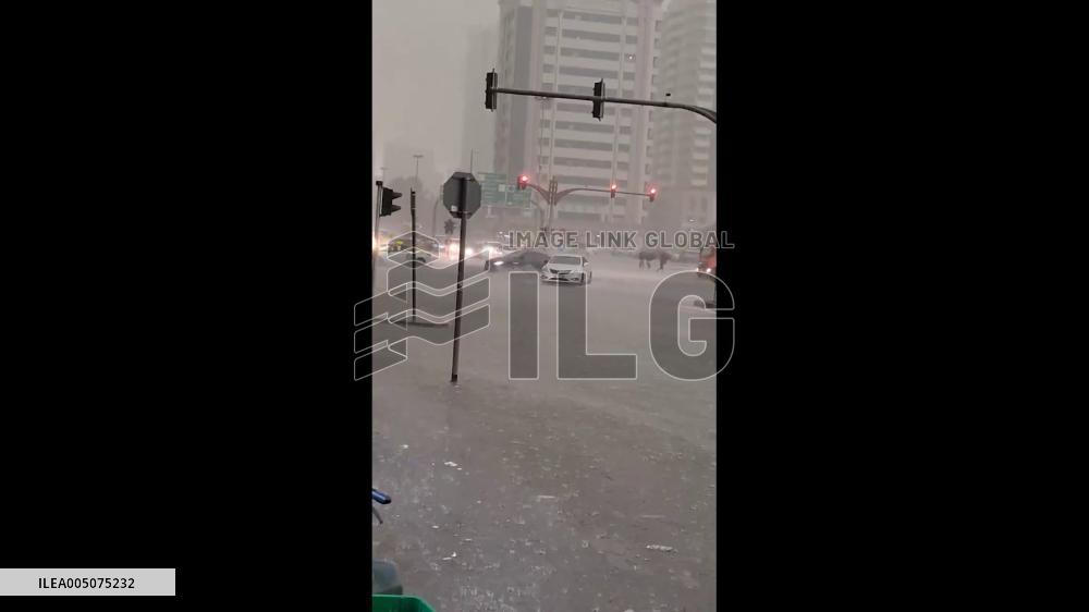 UAE: Powerful Storm Batters Emirates With Heavy Rain, Flooding and Lightning Overnight 7