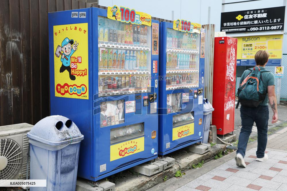 Vending machines, images of beverages