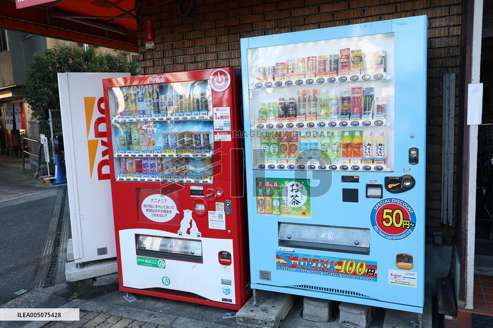 Vending machines, images of beverages