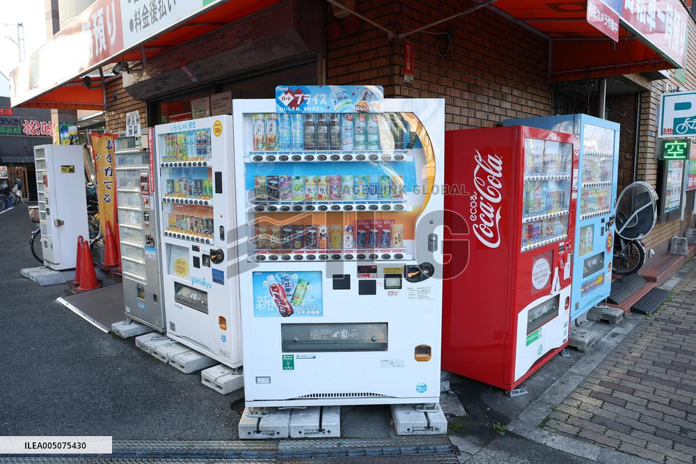 Vending machines, images of beverages