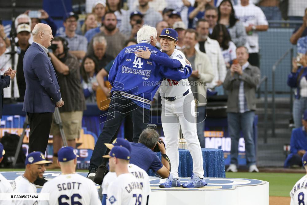Baseball:  World Series Champion ring ceremony