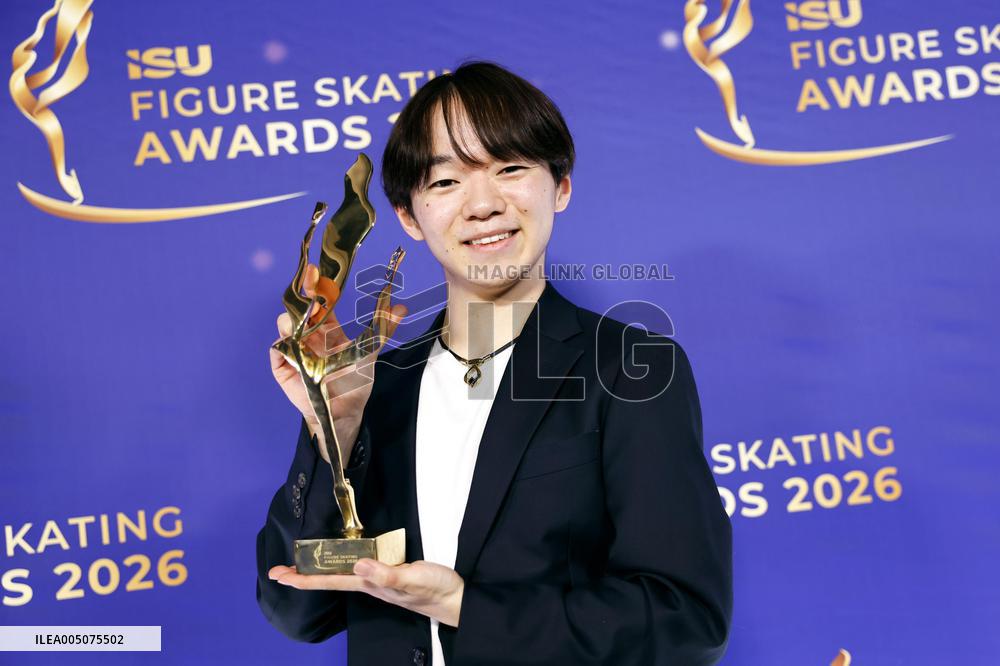 Figure skating: ISU awards