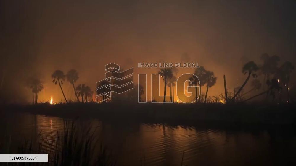 US: Weeki Wachee Preserve Brush Fire Prompts Evacuations in Hernando Beach 3