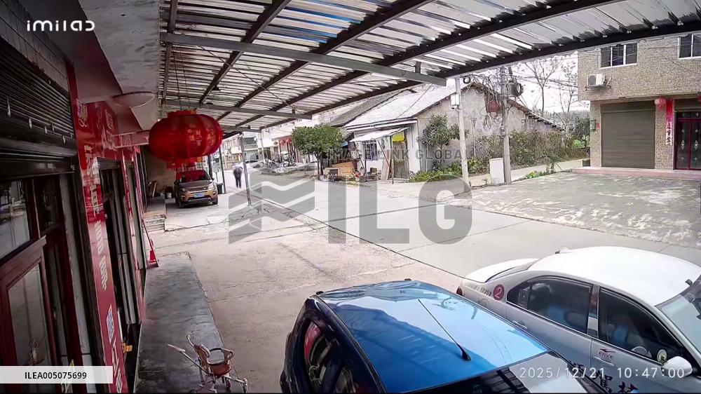 China: Two Cars Collide at Intersection, Nearly Hit Pedestrian in Hunan