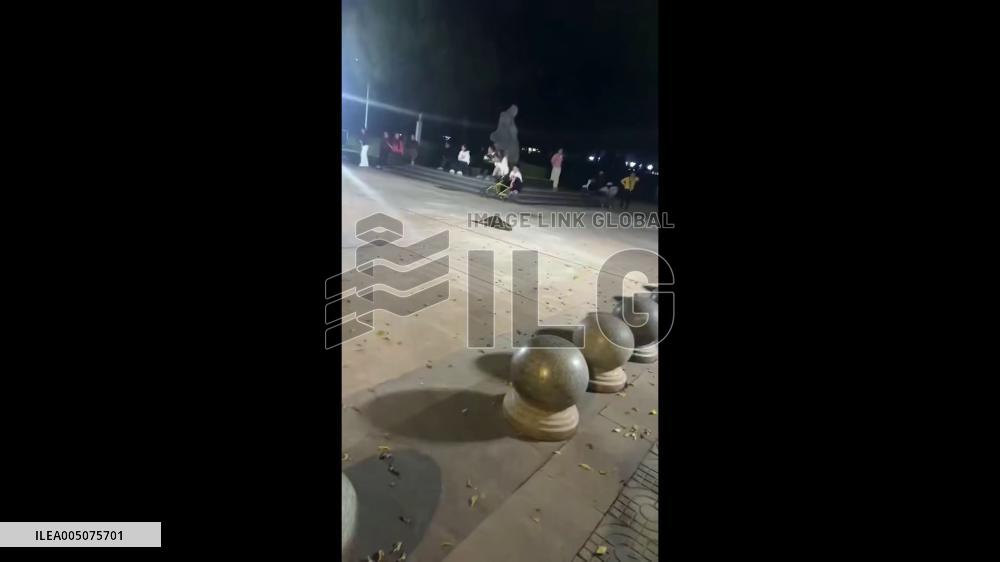 China: Massive Rodent Roams Fearlessly on Yulin Street