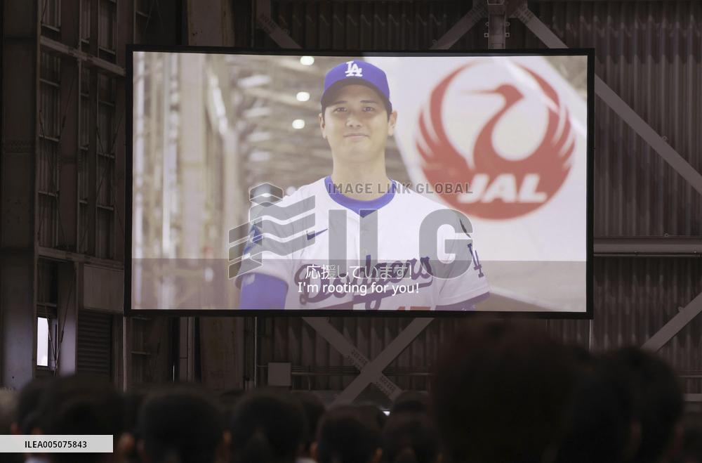 JAL ceremony for new employees