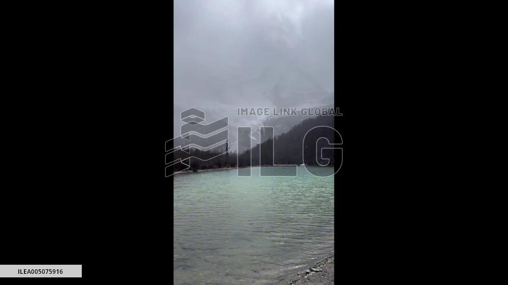 China: Tourists Watch in Fear as Avalanche Roars Through Scenic Area in Sichuan