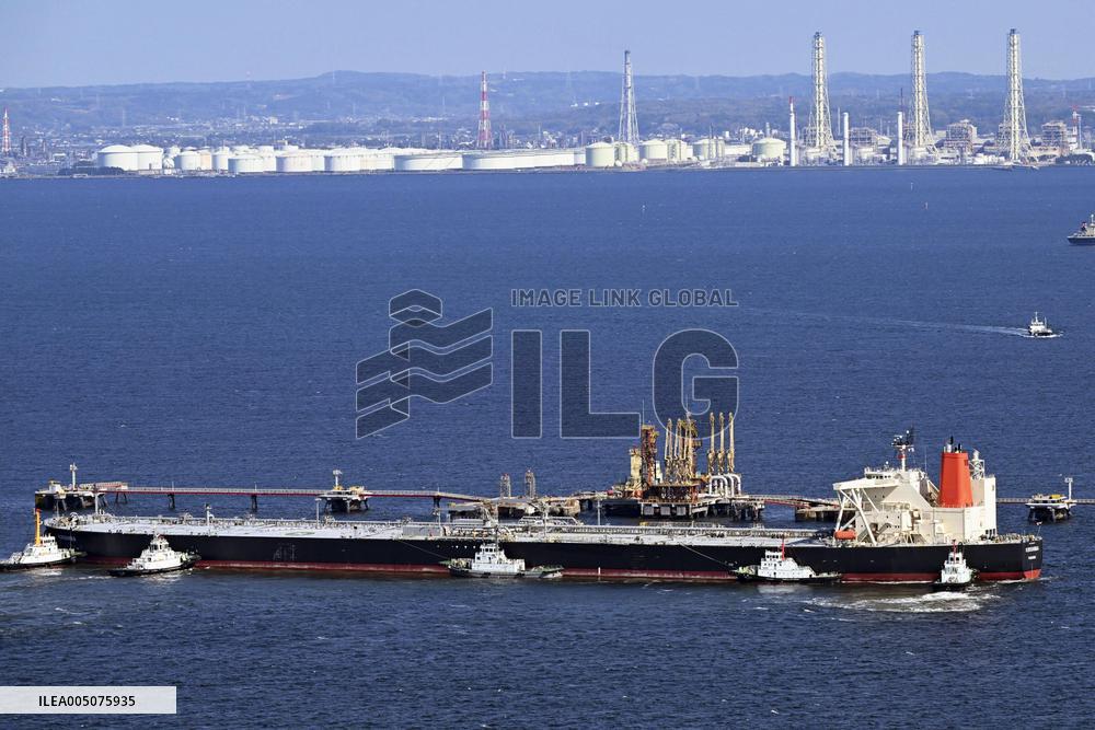 Last Japan-bound crude oil tanker arrives in Tokyo Bay
