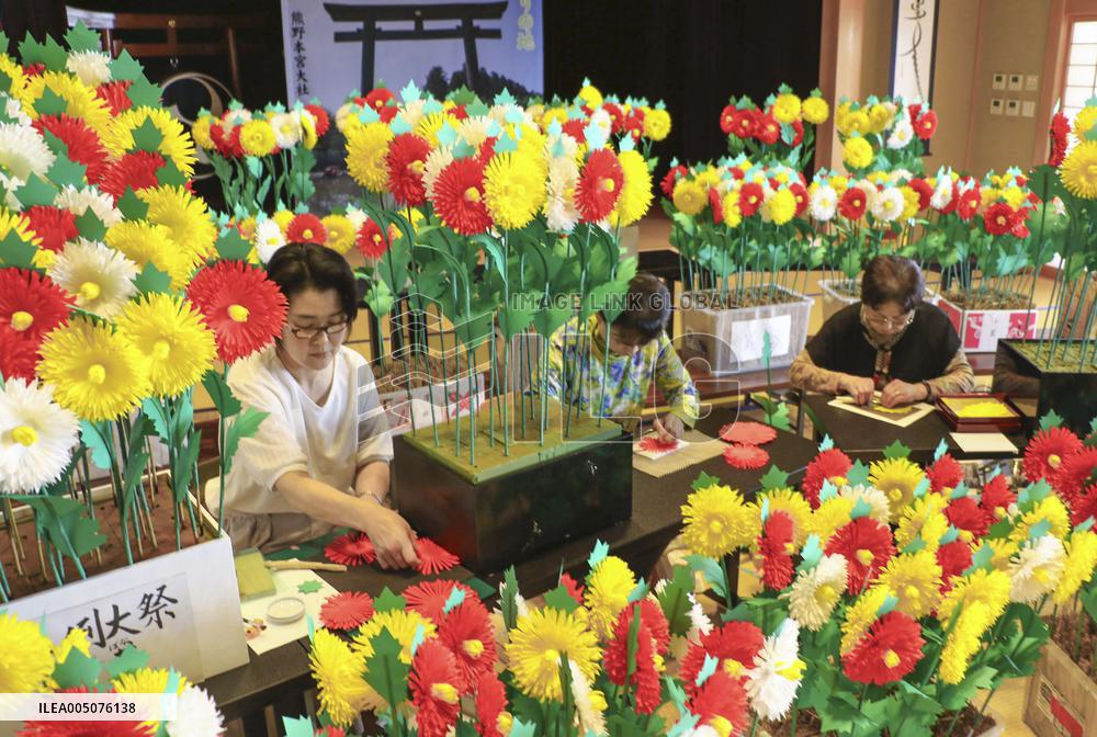 Imitation chrysanthemum production in western Japan
