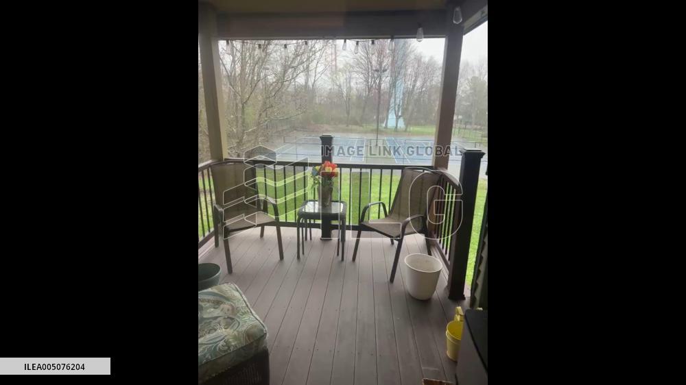 US: Spring Snow Falls in Northern Ohio as Cold Front Slides Through 2