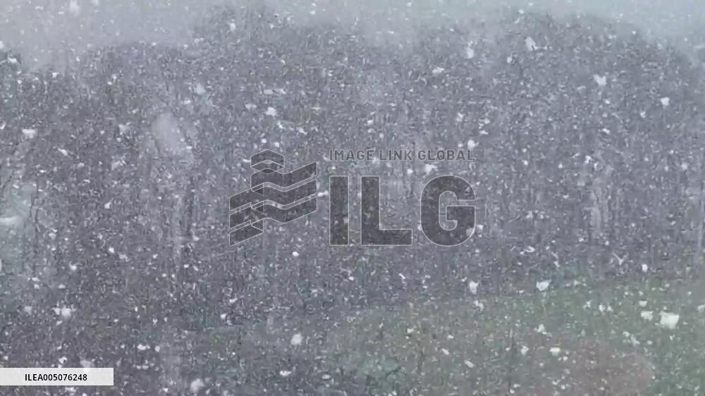 US: Parts of Massachusetts Face Light April Snow 2