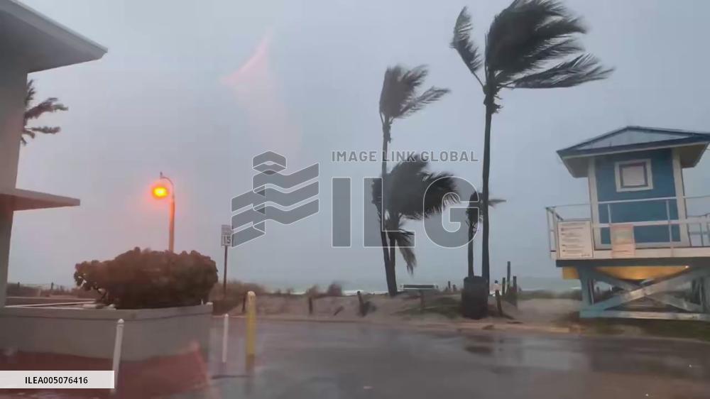 US: Heavy Rain and Strong Winds Batter Central and South Florida as Cold Front Stalls Over Peninsula 2