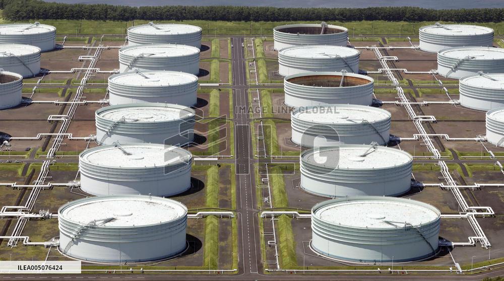 Japan mulls additional release of oil reserves