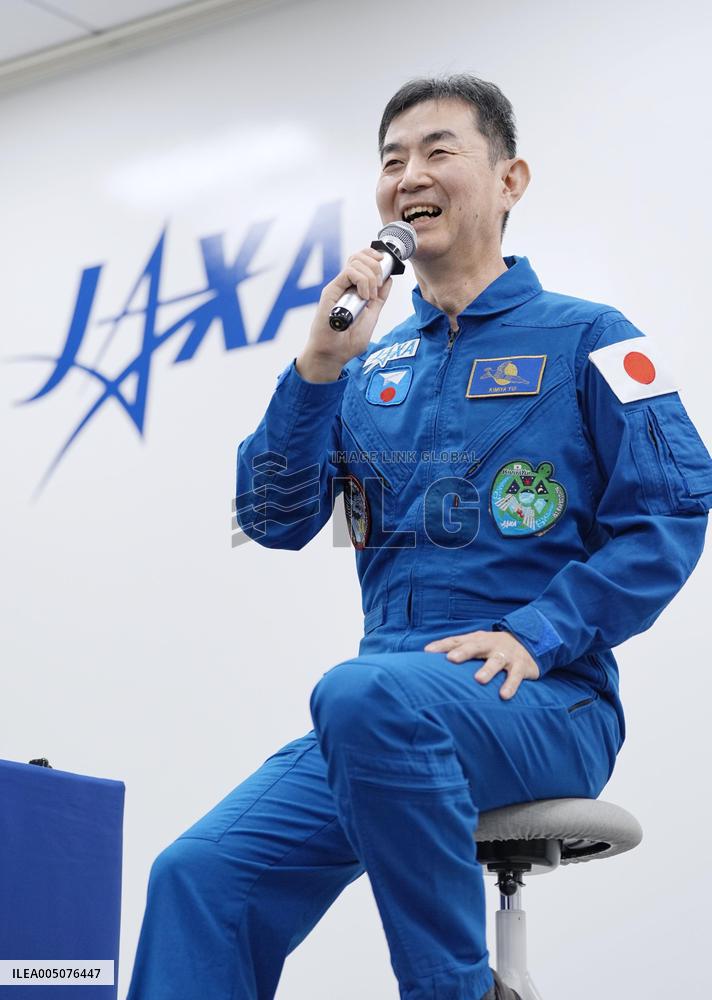 Astronaut Yui meets press