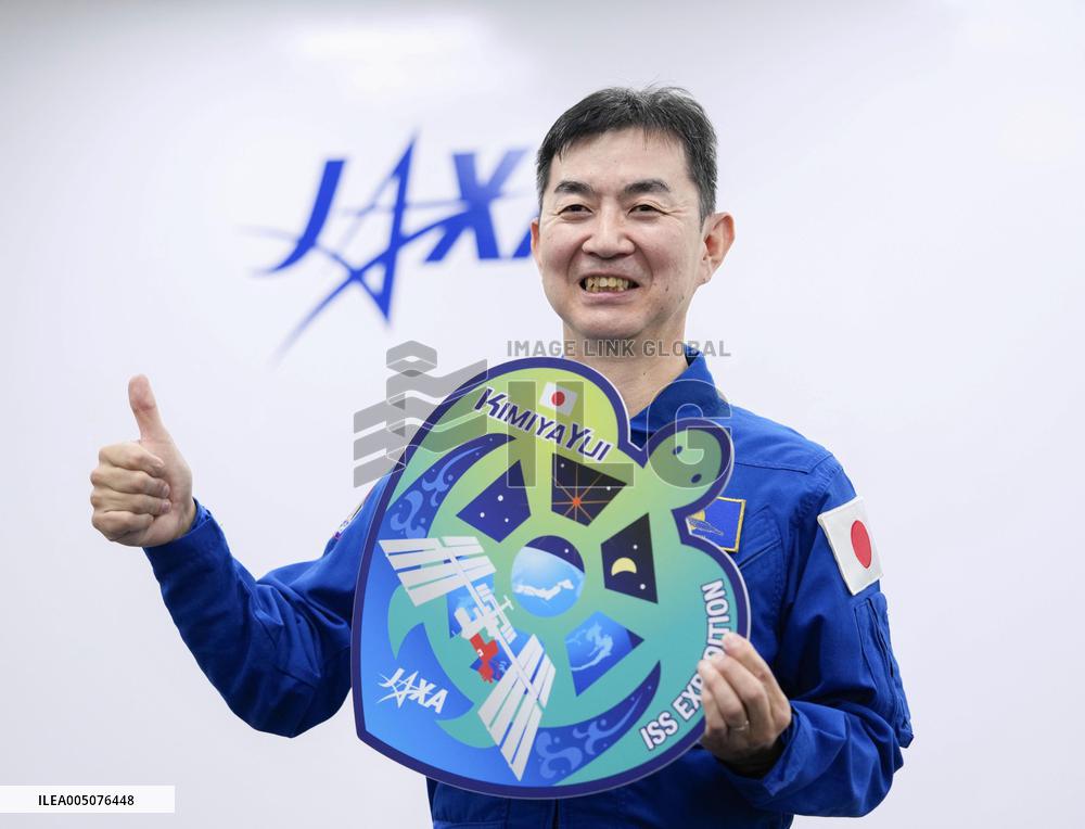 Astronaut Yui meets press