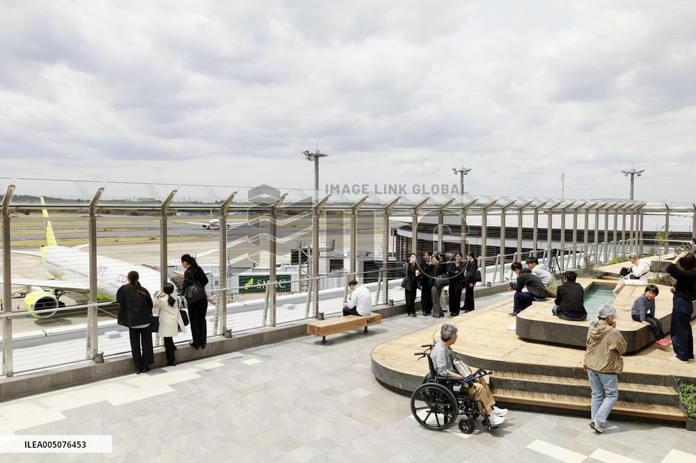 Renewal of Narita airport terminal