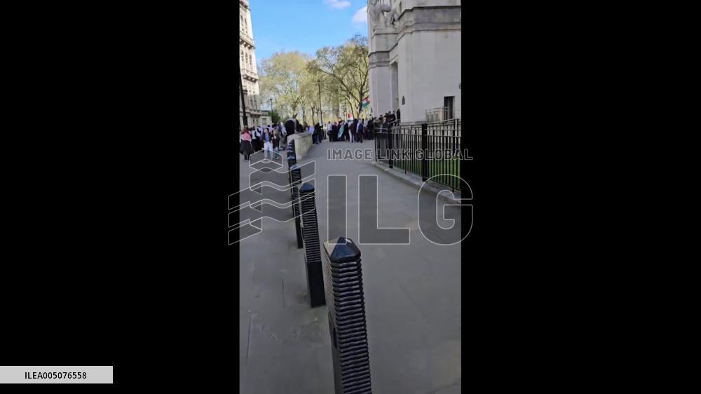 UK: Pro-Palestine Protesters Storm Ministry of Defence, Confront Royal Navy Officers