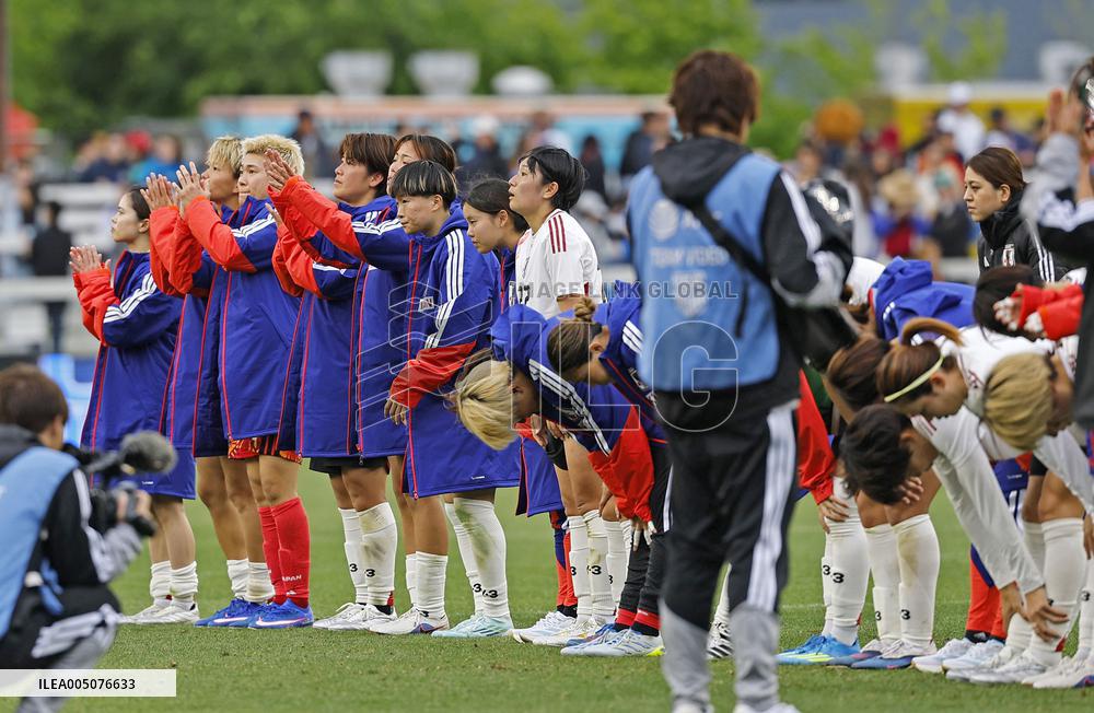 Football: friendly between Japan and U.S.