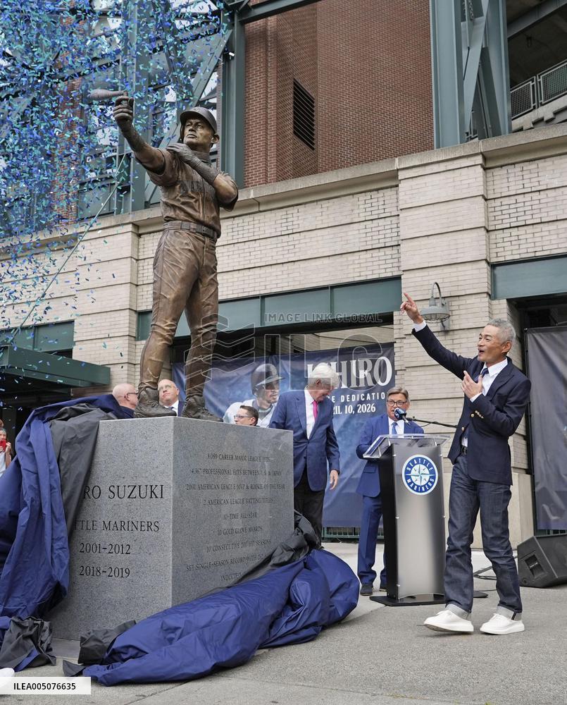 Baseball: Mariners unveil statue of Hall of Famer Ichiro