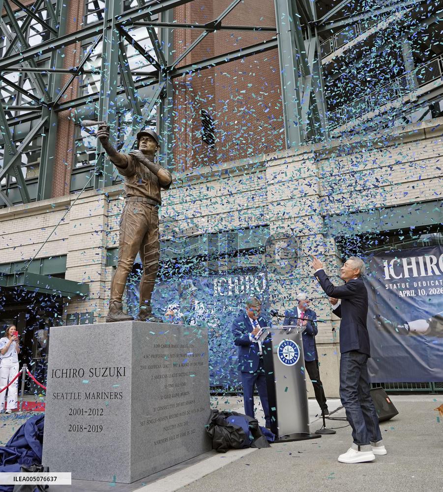 Baseball: Mariners unveil statue of Hall of Famer Ichiro