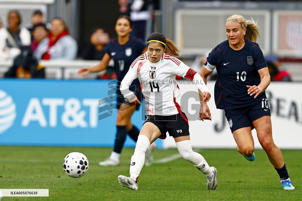 Football: friendly between Japan and U.S.