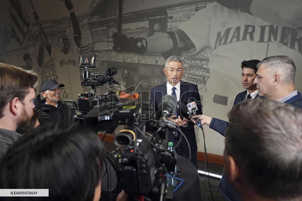 Baseball: Mariners unveil statue of Hall of Famer Ichiro