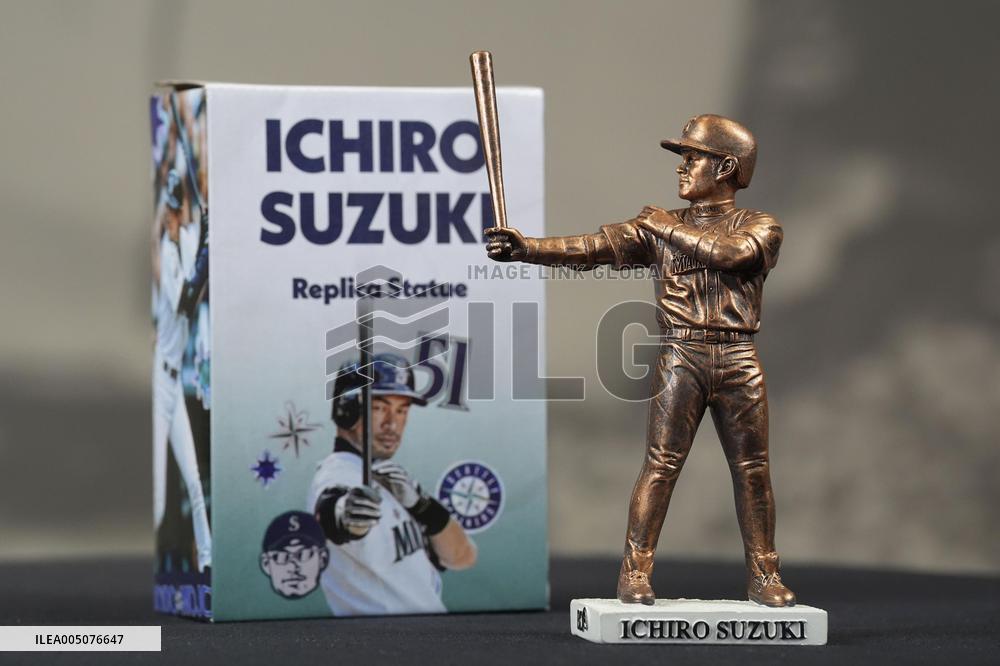 Baseball: Mariners unveil statue of Hall of Famer Ichiro