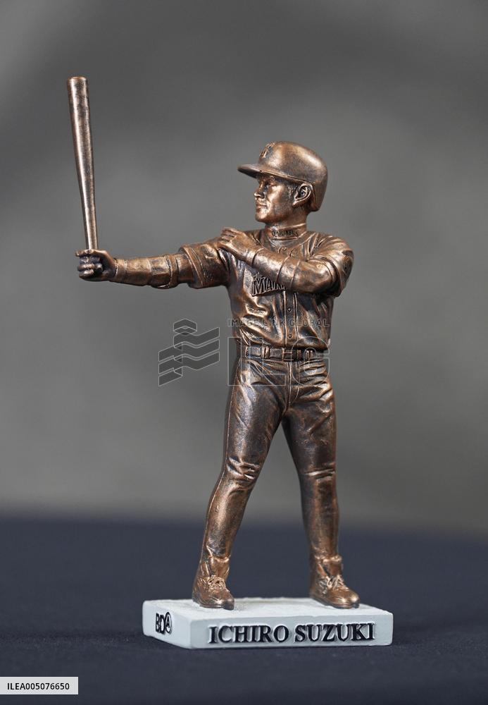 Baseball: Mariners unveil statue of Hall of Famer Ichiro