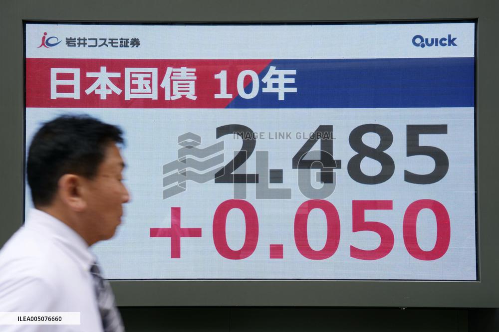 Yield on key gov't bond spikes