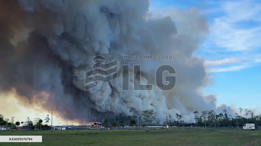 US: Evacuations Ordered as Picayune Strand Brush Fire Spreads in Collier County, FL 2