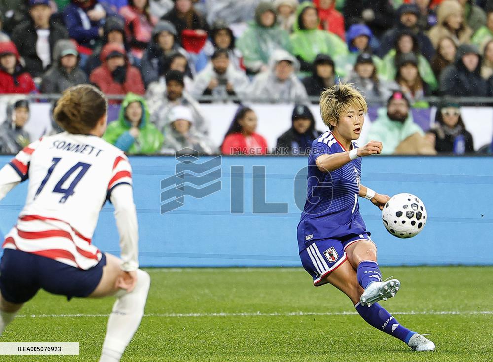 Football: friendly between Japan and U.S.