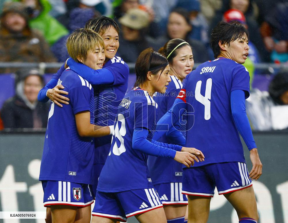 Football: friendly between Japan and U.S.