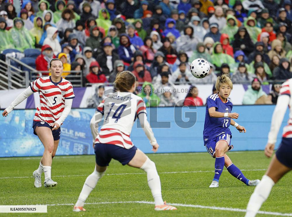 Football: friendly between Japan and U.S.