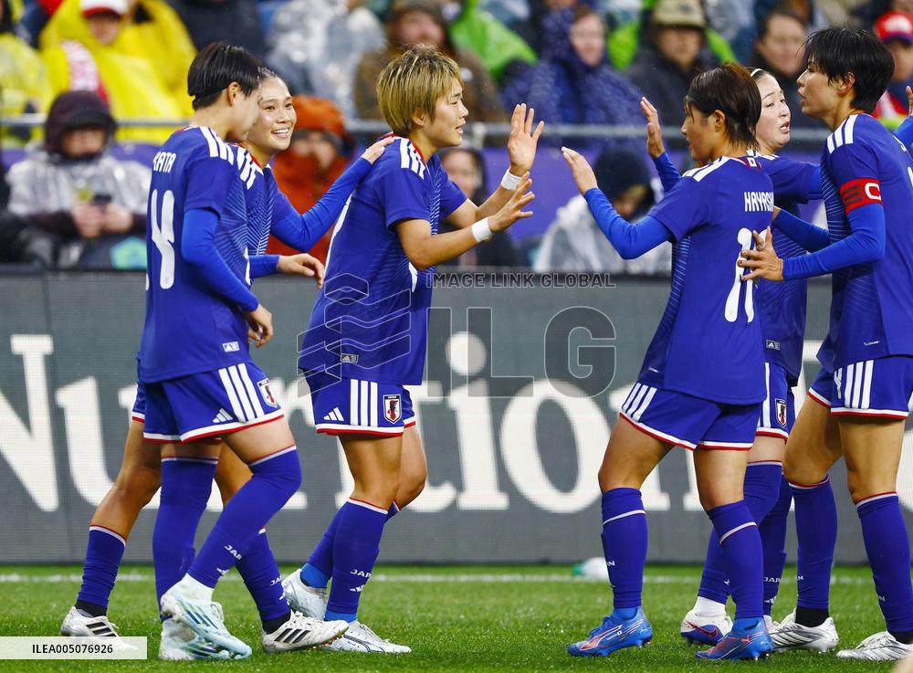 Football: friendly between Japan and U.S.