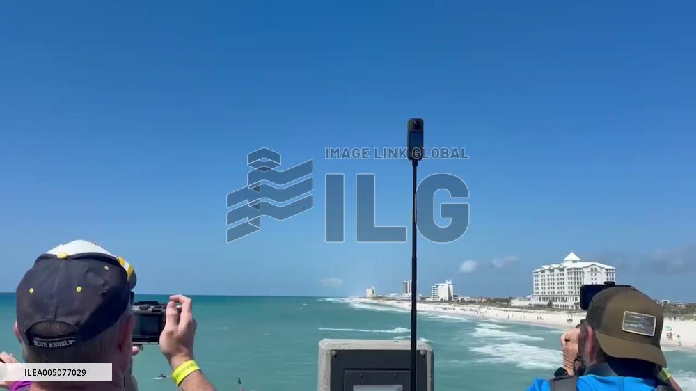 US: Blue Angels and Thunderbirds Form Rare “Super Delta” Over Pensacola Beach, Florida