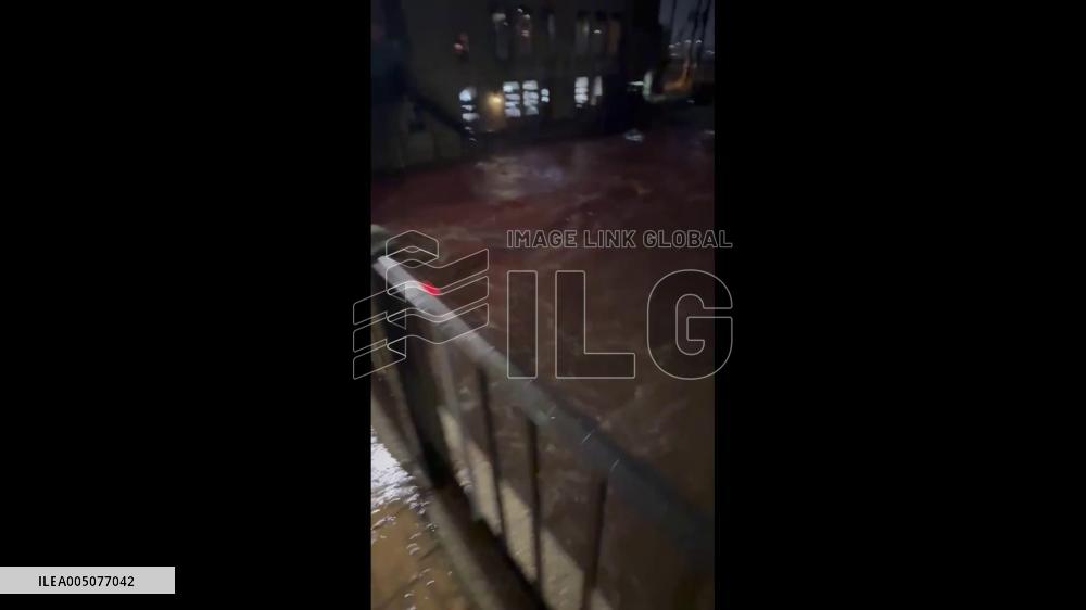 US: Severe Flooding Hits Milwaukee, Forcing Freeway Closures and Stranding Vehicles