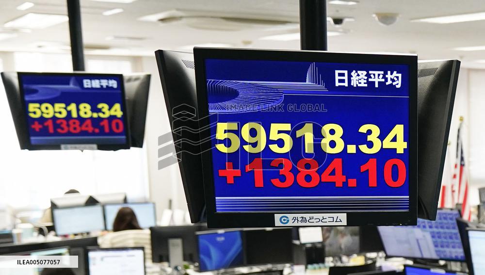 Nikkei index hits closing high