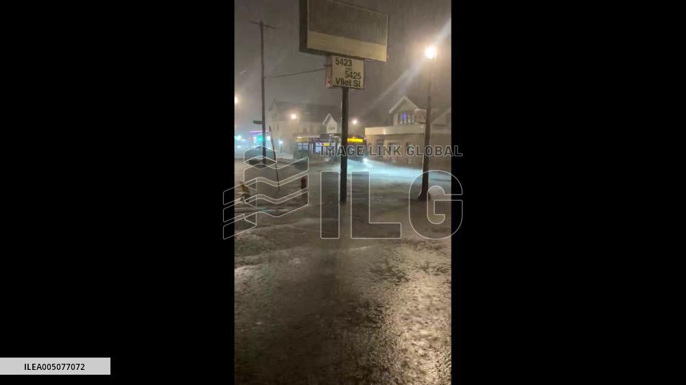 US: Severe Flooding Hits Milwaukee, Forcing Freeway Closures and Stranding Vehicles 3