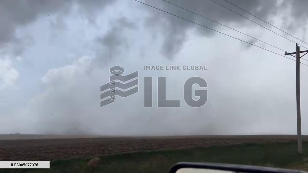 US: Brief Tornado Reported Near Eldora, Iowa as NWS Issues Warning 2