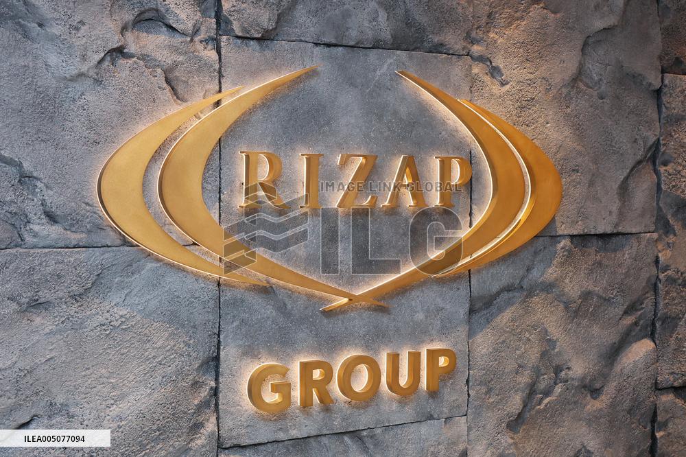 RIZAP Group sign and logo
