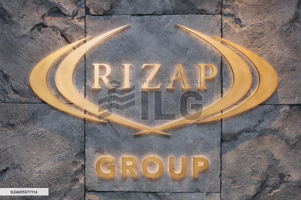 RIZAP Group sign and logo