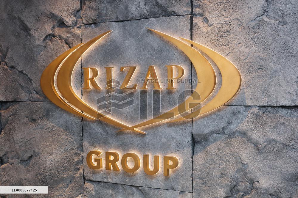 RIZAP Group sign and logo
