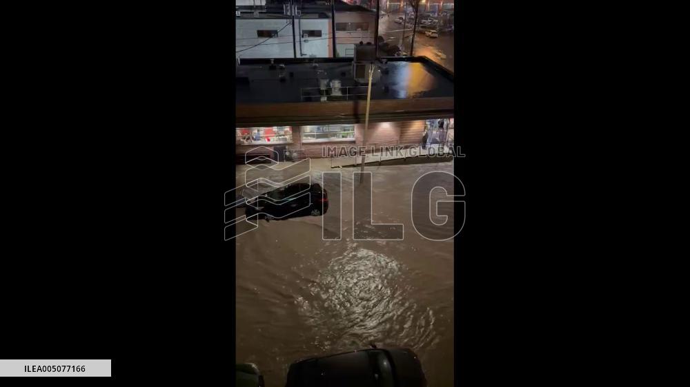 US: Severe Flooding Hits Milwaukee, Forcing Freeway Closures and Stranding Vehicles 6