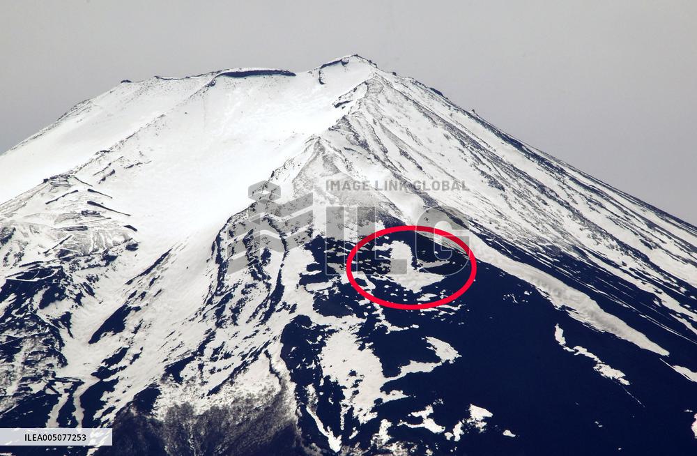 Bird-shaped patch of snow on Mt. Fuji