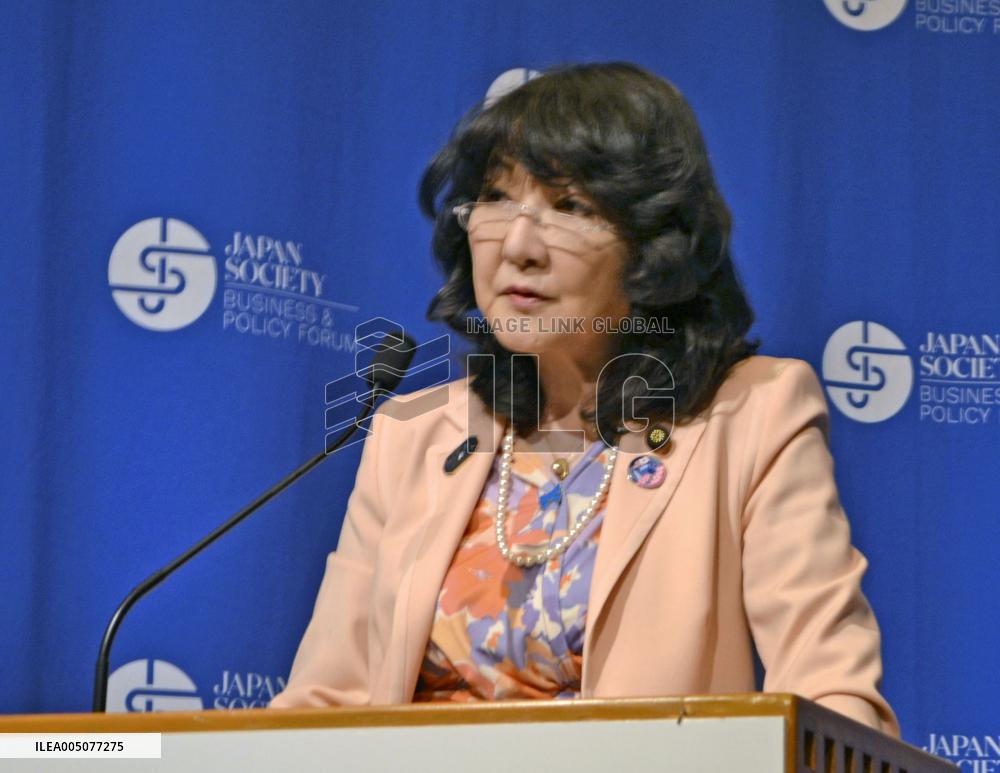 Japan finance minister in New York