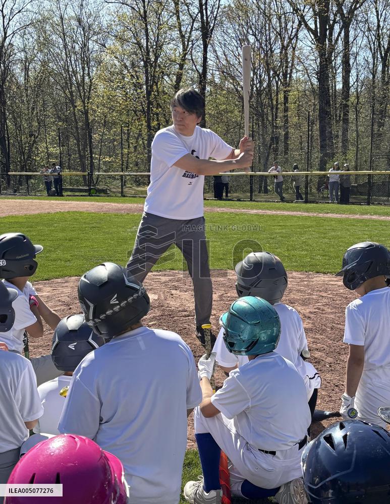 Ex-Yankees slugger Matsui holds baseball clinic near New York