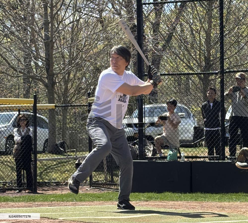 Ex-Yankees slugger Matsui holds baseball clinic near New York