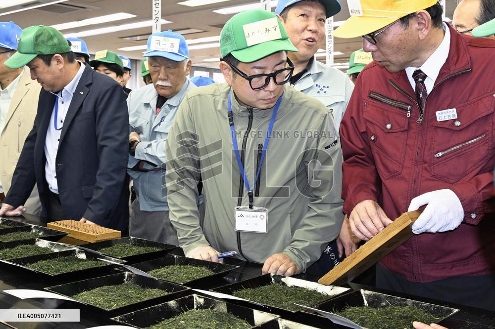 Auction for tea leaves