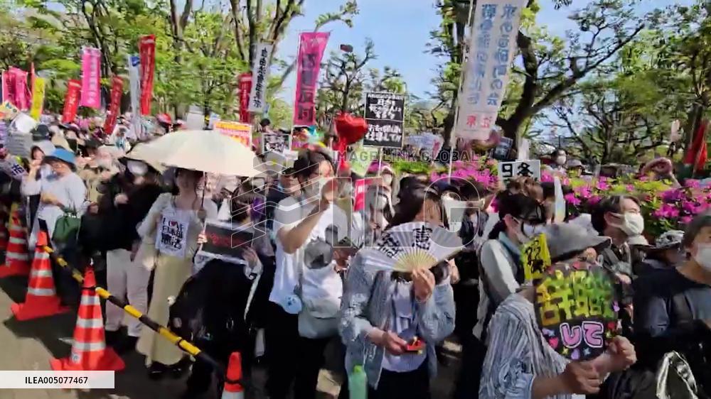 Japan: Tens of Thousands Rally Outside National Diet Building Against War and Constitutional Revision 3